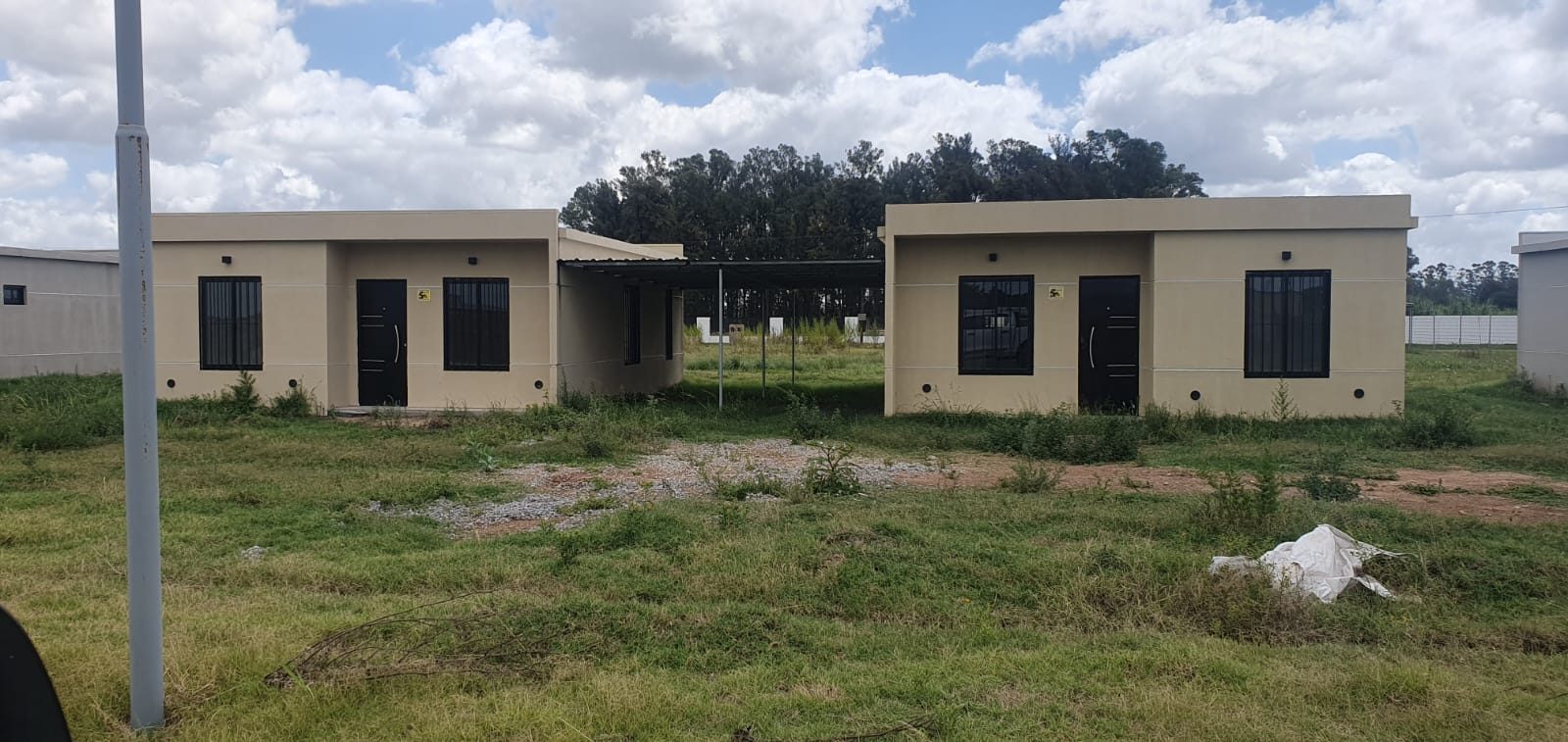 Unidades gemelas en barrio en desarrollo